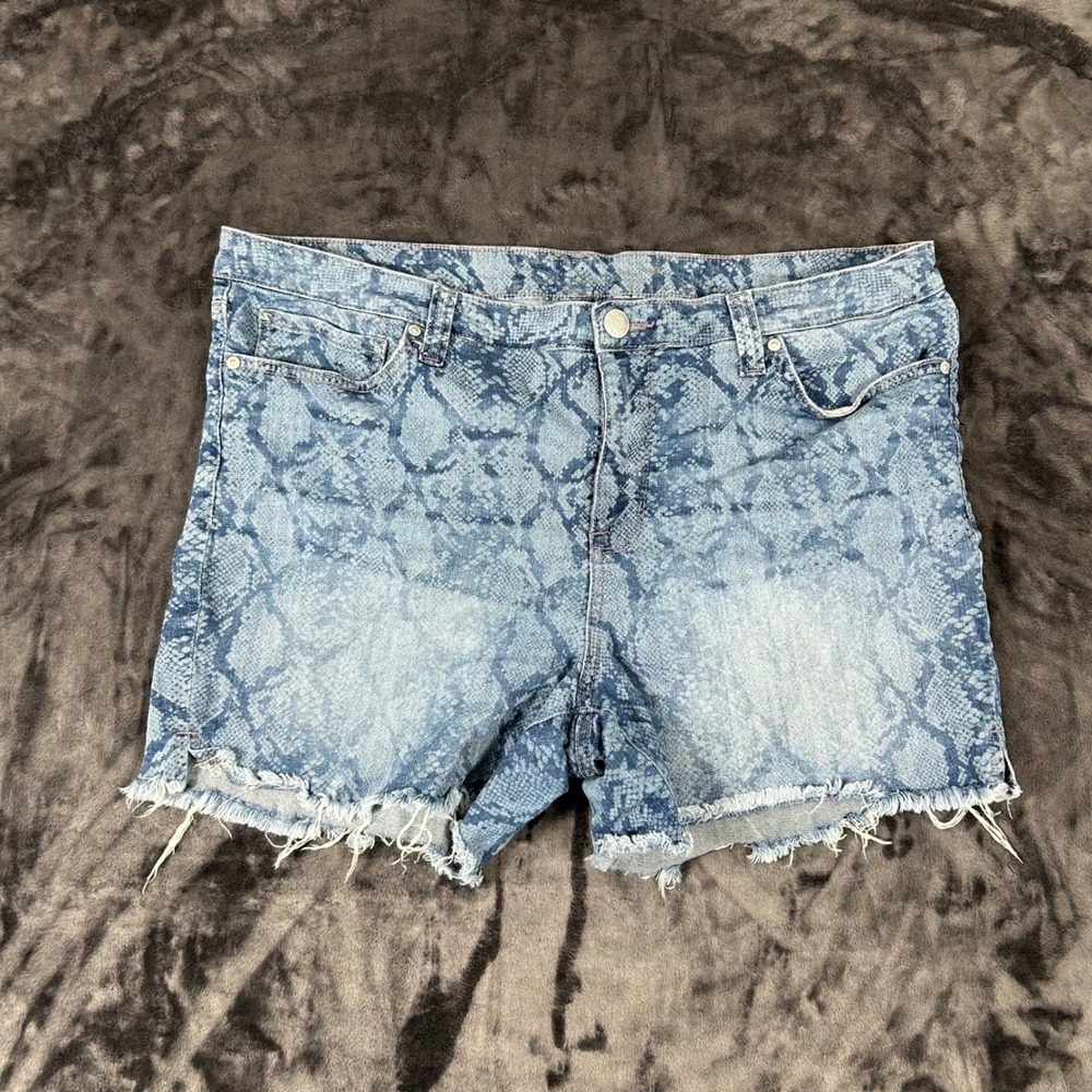 Seven7 Weekend Short Women 16 Blue Snakeskin Print Raw Hem Denim Jean Shorts